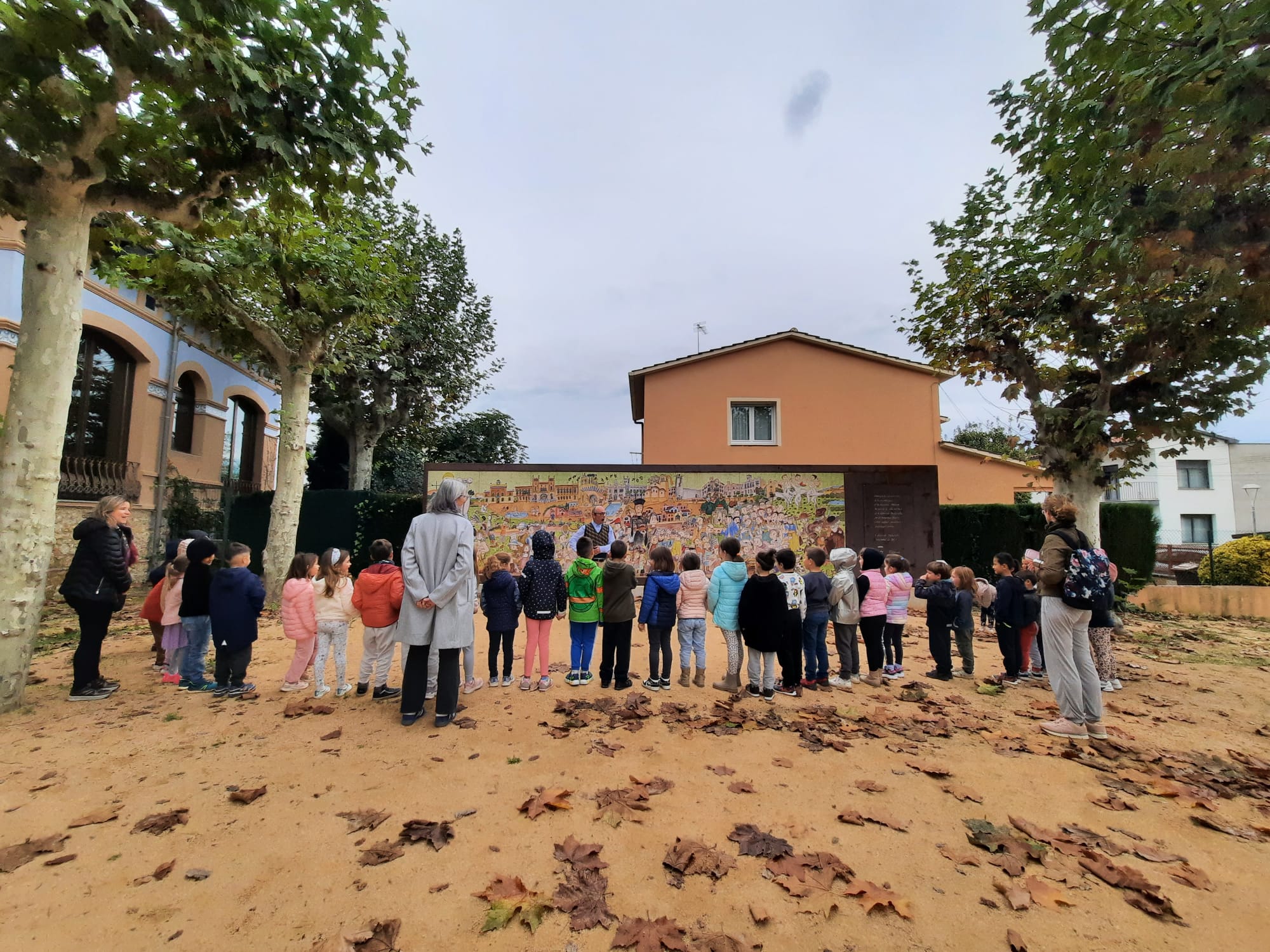 Els alumnes de l’escola La Benaula descobreixen el patrimoni termal de Caldes de Malavella