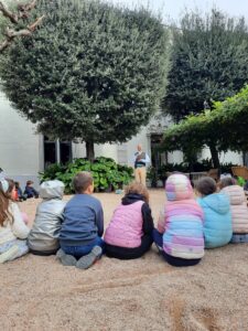 Els alumnes de l’escola La Benaula descobreixen el patrimoni termal de Caldes de Malavella