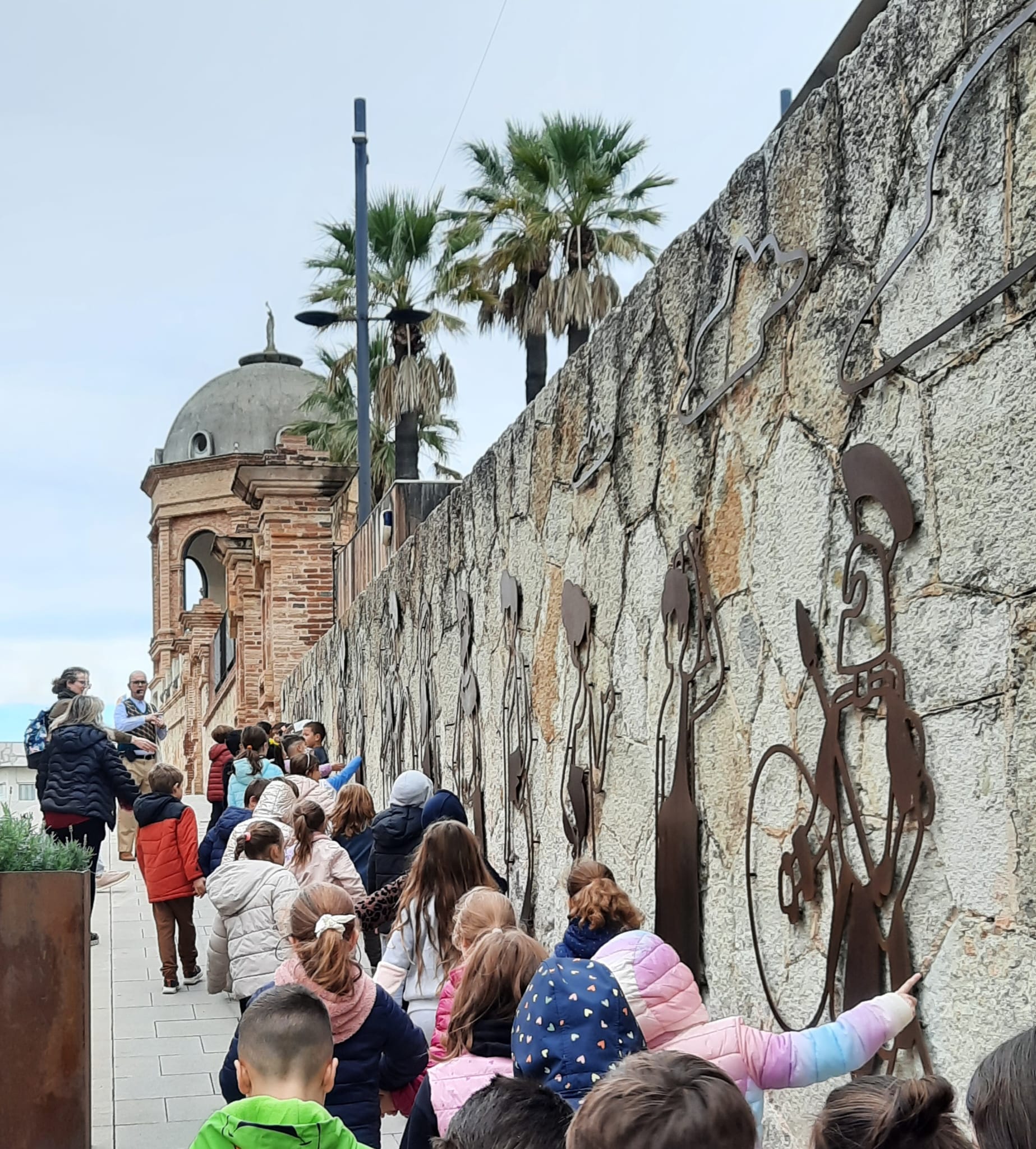 Els alumnes de l’escola La Benaula descobreixen el patrimoni termal de Caldes de Malavella